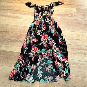 Illa Illa dress. Small. Off the shoulder. Multi colored.